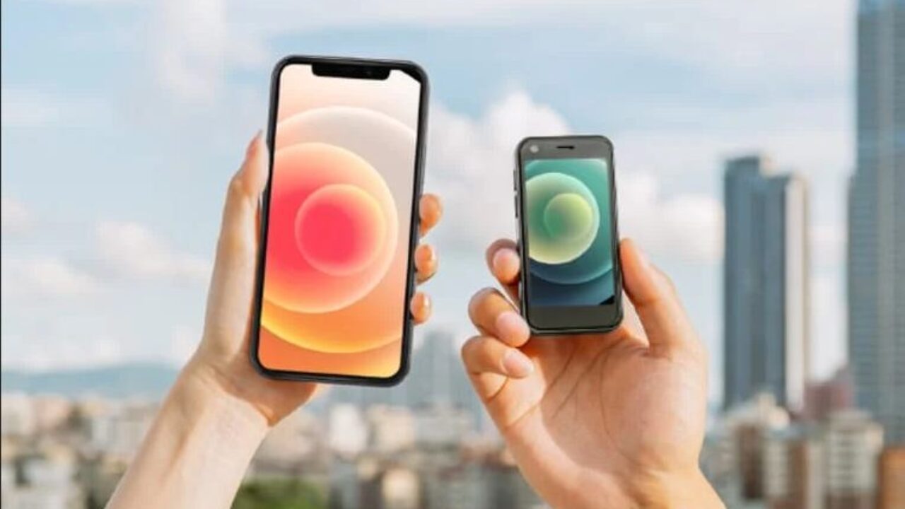 Представлен самый маленький в мире смартфон с 3-дюймовым экраном. Он ...