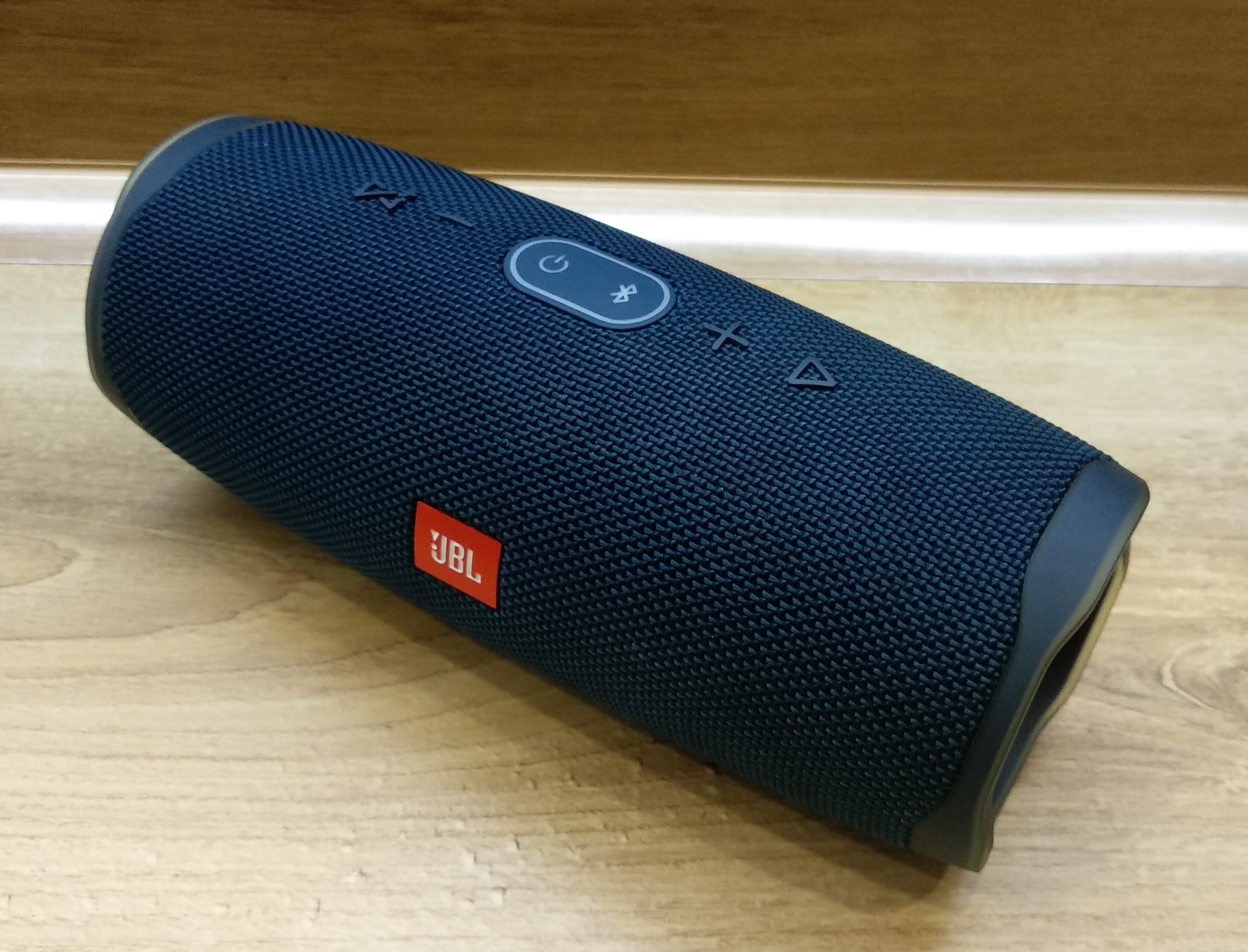 Обзор портативной колонки JBL Charge 4 Red Обзоры