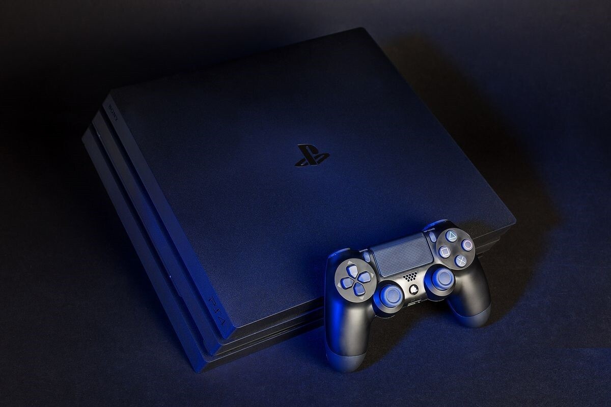 Характеристики игровой приставки Playstation 4 Pro 1TB (CUH-7008B):  подробное техническое описание игровых приставок (консолей) Плейстейшен -  Эльдорадо