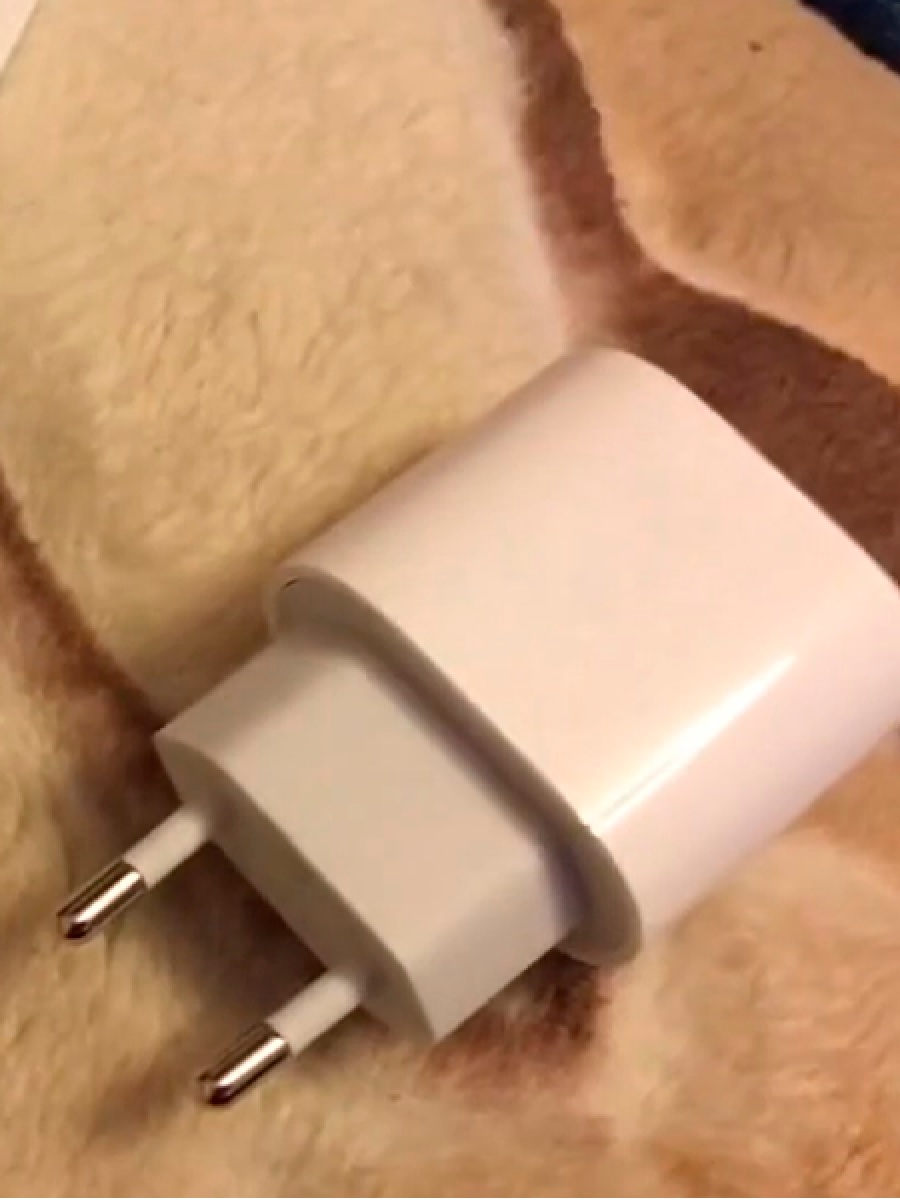 Сетевое зарядное устройство Apple 20W USB-C Power Adapter (MHJE3ZM/A) -  купить сетевое зарядное устройство ЭПЛ 20W USB-C Power Adapter (MHJE3ZM/A)  по выгодной цене в интернет-магазине ЭЛЬДОРАДО с доставкой в Москве и  регионах