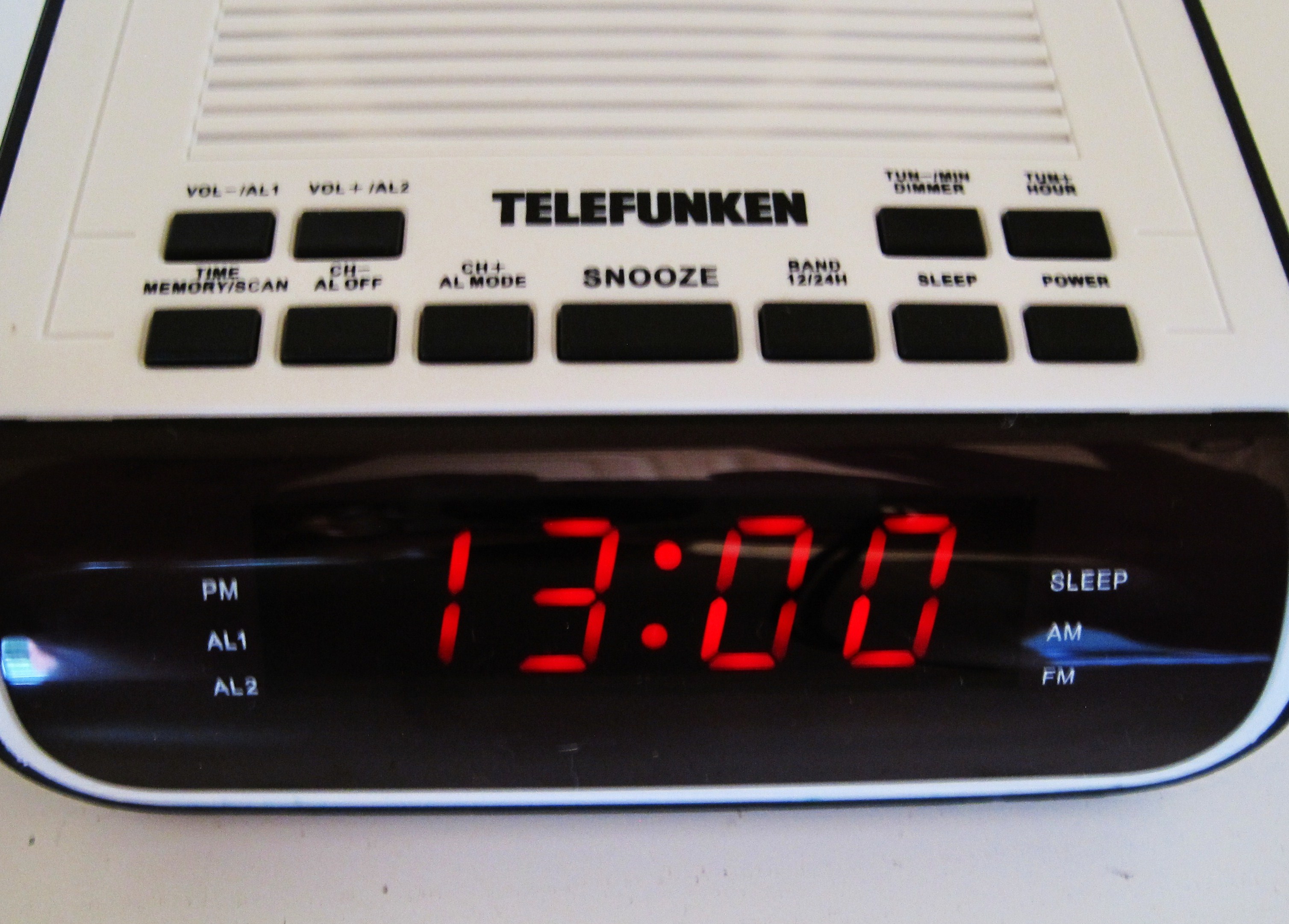 Часы с радио Telefunken TF-1591 с полезной функцией радио-будильника ...