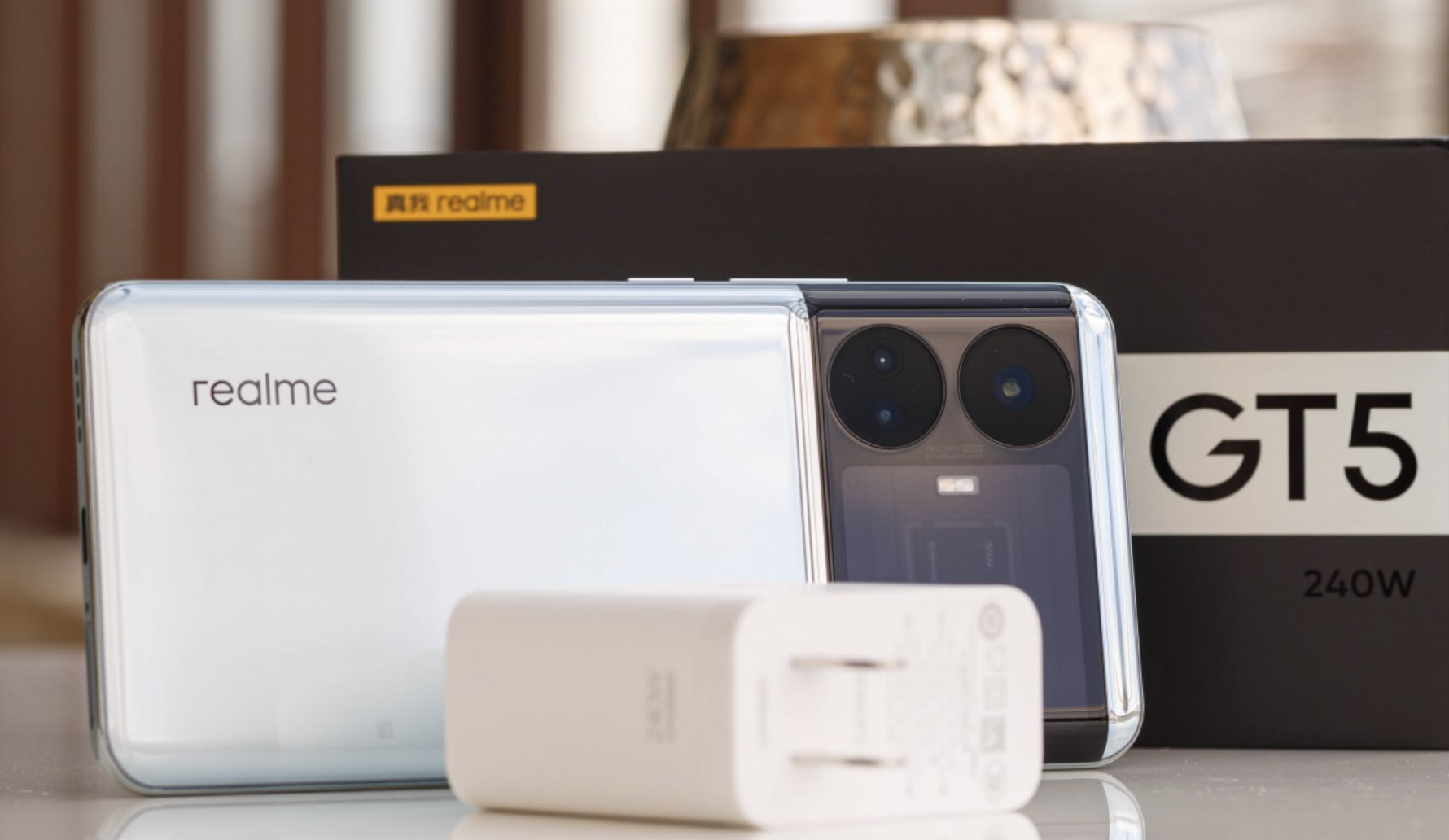 realme вживую показала, как работает зарядка мощностью 300 Вт Новости